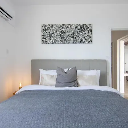 Noma Seafront Living *