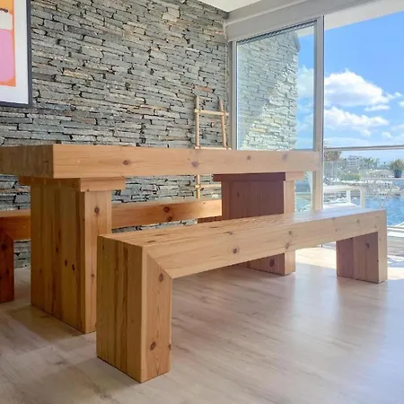 Noma Seafront Living *