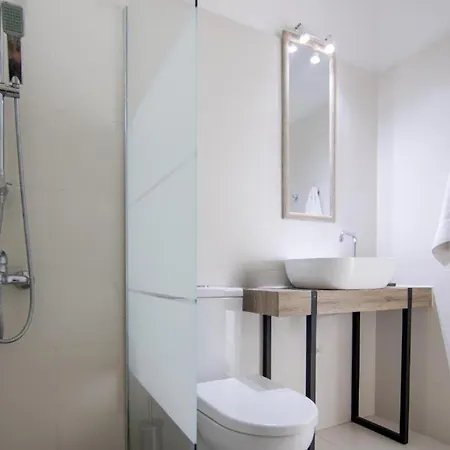 Noma Seafront Living *